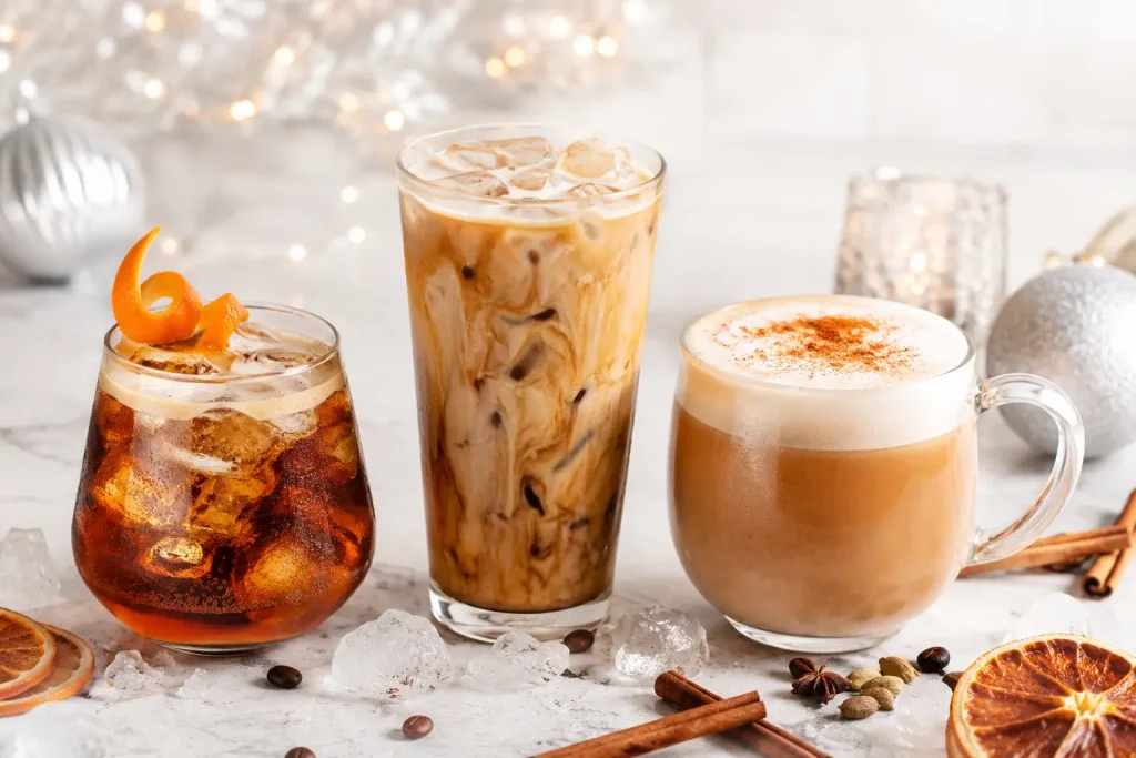 bezalkoholowe kawowe drinki z tonikiem, cytrusami i kremową pianką